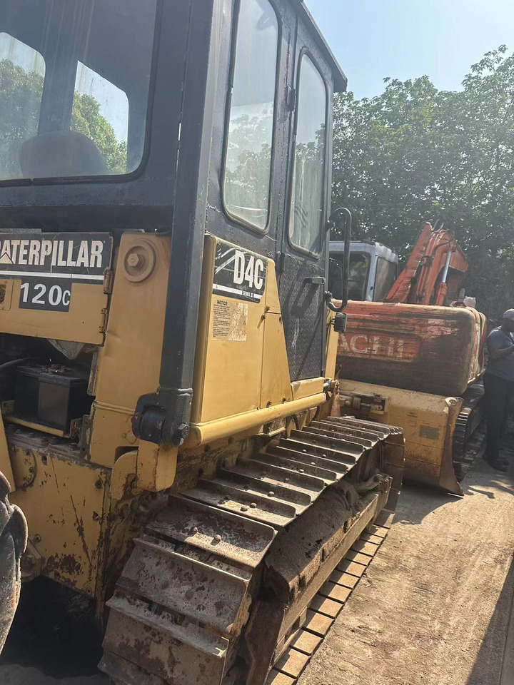 CATERPILLAR D4C - Bulldozer: picture 4 CATERPILLAR D4C - Bulldozer: picture 4