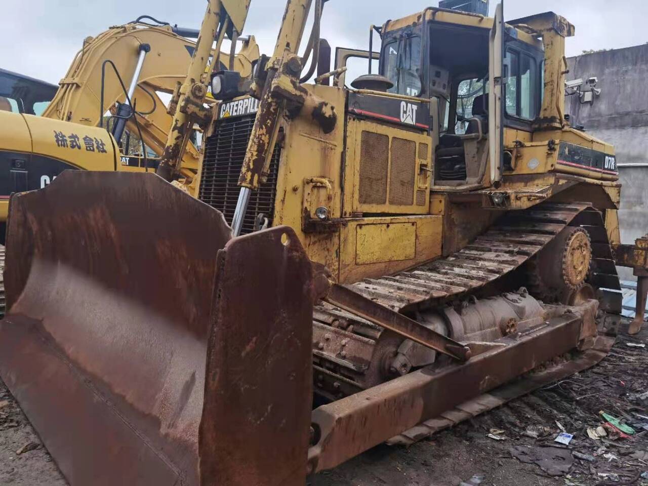 CATERPILLAR D7R - Bulldozer: picture 1 CATERPILLAR D7R - Bulldozer: picture 1