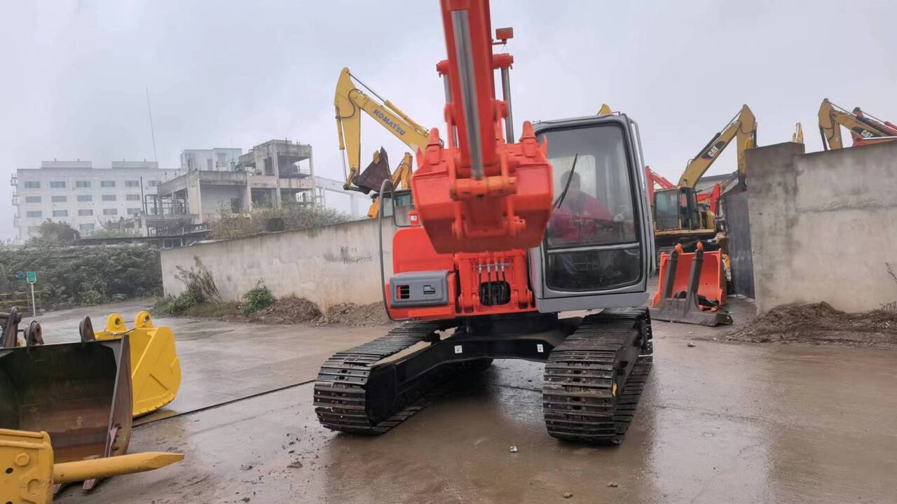 HITACHI EX120-5 - Crawler excavator: picture 2 HITACHI EX120-5 - Crawler excavator: picture 2