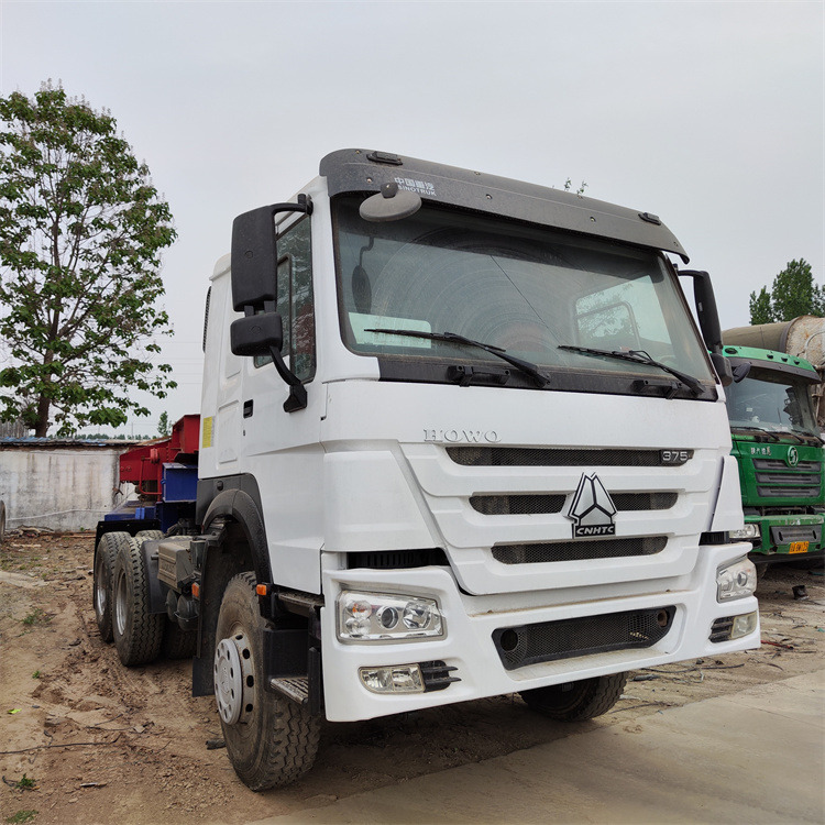 HOWO 6x4 375hp tractor-white - Tractor unit: picture 4 HOWO 6x4 375hp tractor-white - Tractor unit: picture 4