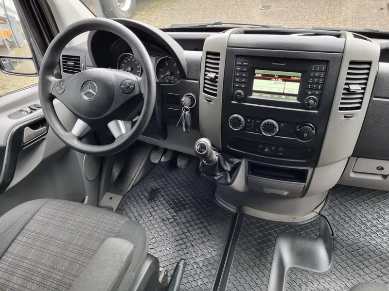 Interior photo 1: Small van Mercedes-Benz Sprinter 314 CDI L2H2/ AC/ Navi/ Camera/ Euro 6