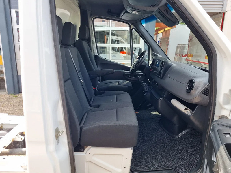 Flatbed van Mercedes-Benz Sprinter 516 CDI Chassis Cabine 4.33 WB GVW 3500 kg Euro 6: picture 18
