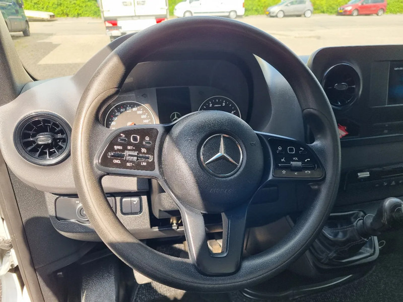 Flatbed van Mercedes-Benz Sprinter 516 CDI Chassis Cabine 4.33 WB GVW 3500 kg Euro 6: picture 16