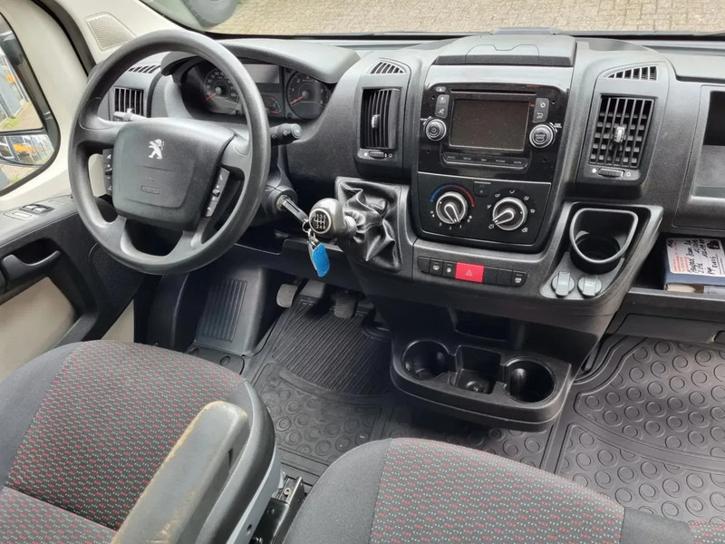 Interior photo 1: Panel van Peugeot Boxer 435 2.0 HDI L3H2 Pro/ Airco/ Navi/ Imperiaal Interior photo 1: Panel van Peugeot Boxer 435 2.0 HDI L3H2 Pro/ Airco/ Navi/ Imperiaal