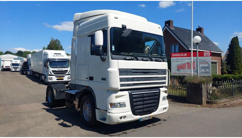 DAF XF 105.410 4x2 - Tractor unit: picture 2 DAF XF 105.410 4x2 - Tractor unit: picture 2