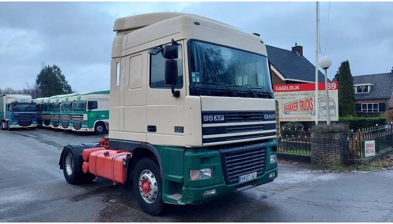 DAF XF 95.430 4x2 EURO 2 Manual Gearbox - Tractor unit: picture 2 DAF XF 95.430 4x2 EURO 2 Manual Gearbox - Tractor unit: picture 2