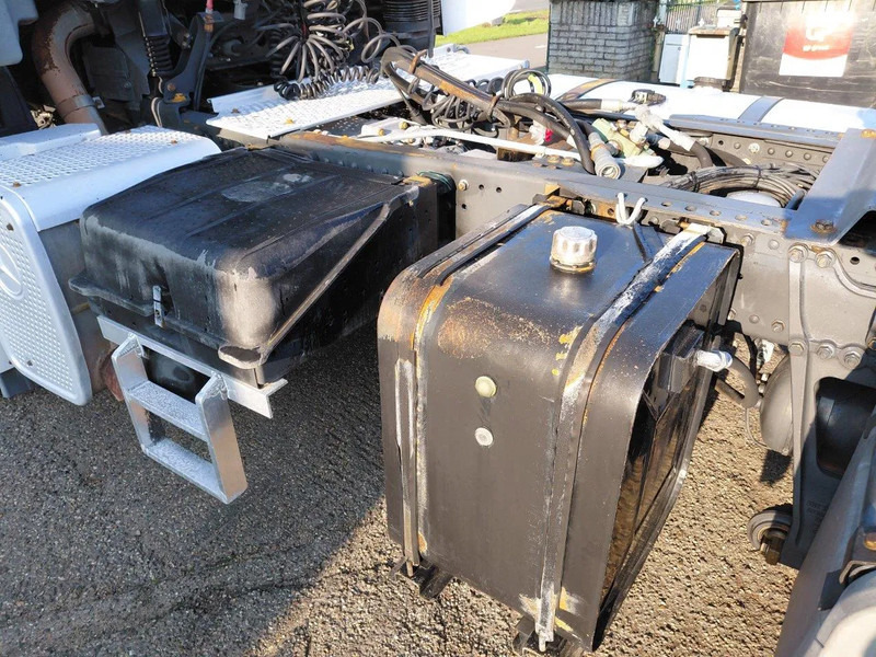 Tractor unit Mercedes-Benz Axor 1843 4x2 Retarder: picture 11