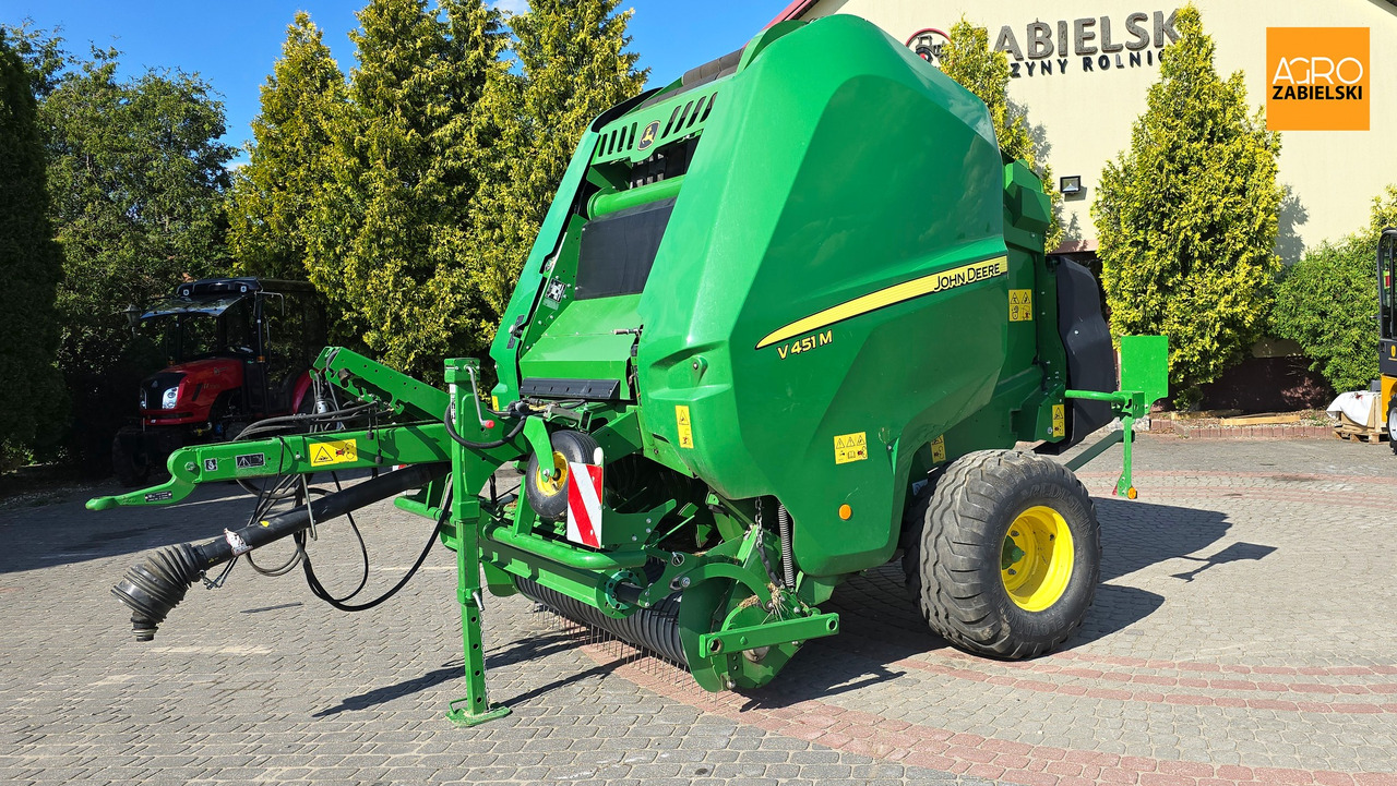 JOHN DEERE - Round baler: picture 1 JOHN DEERE - Round baler: picture 1