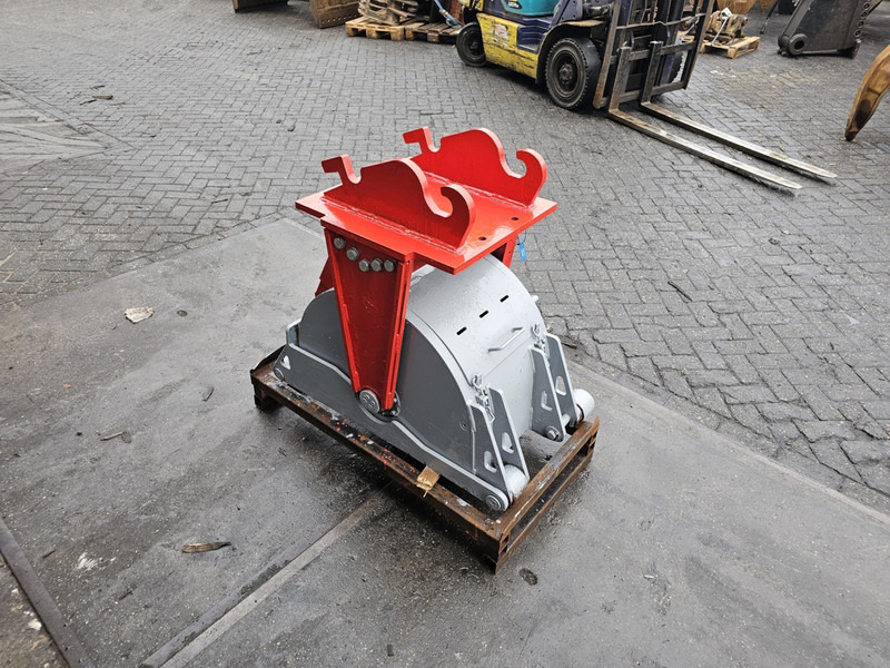 Rockwheel r400 cw10 asvaltfrees frais cw 10 demarec rockwheel epirock - Attachment for Construction machinery: picture 3 Rockwheel r400 cw10 asvaltfrees frais cw 10 demarec rockwheel epirock - Attachment for Construction machinery: picture 3