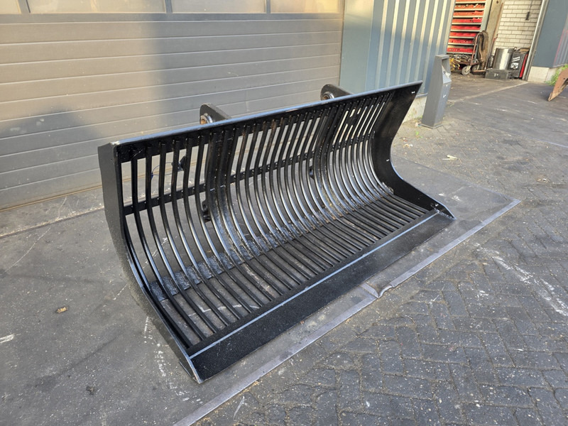 Puinbak volvo l40 shovelbak puinbak mat nielen puinbak riekbak volvo l40 - Bucket for Agricultural machinery: picture 3 Puinbak volvo l40 shovelbak puinbak mat nielen puinbak riekbak volvo l40 - Bucket for Agricultural machinery: picture 3