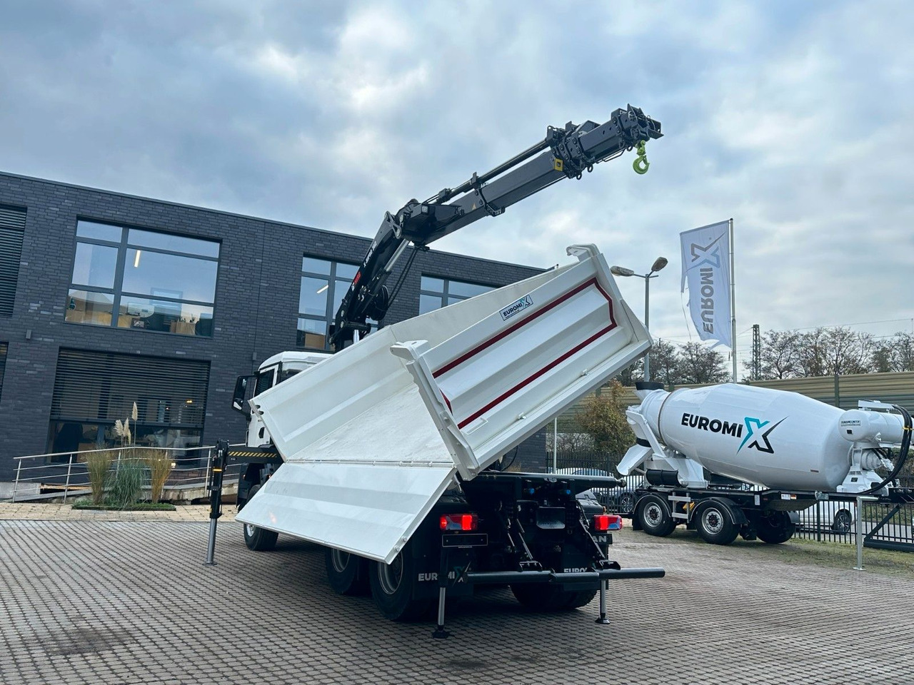 Tipper, Crane truck MAN TGS 33.440 6x6 /3-Seiten- Kipper / Kran HIAB 302: picture 17