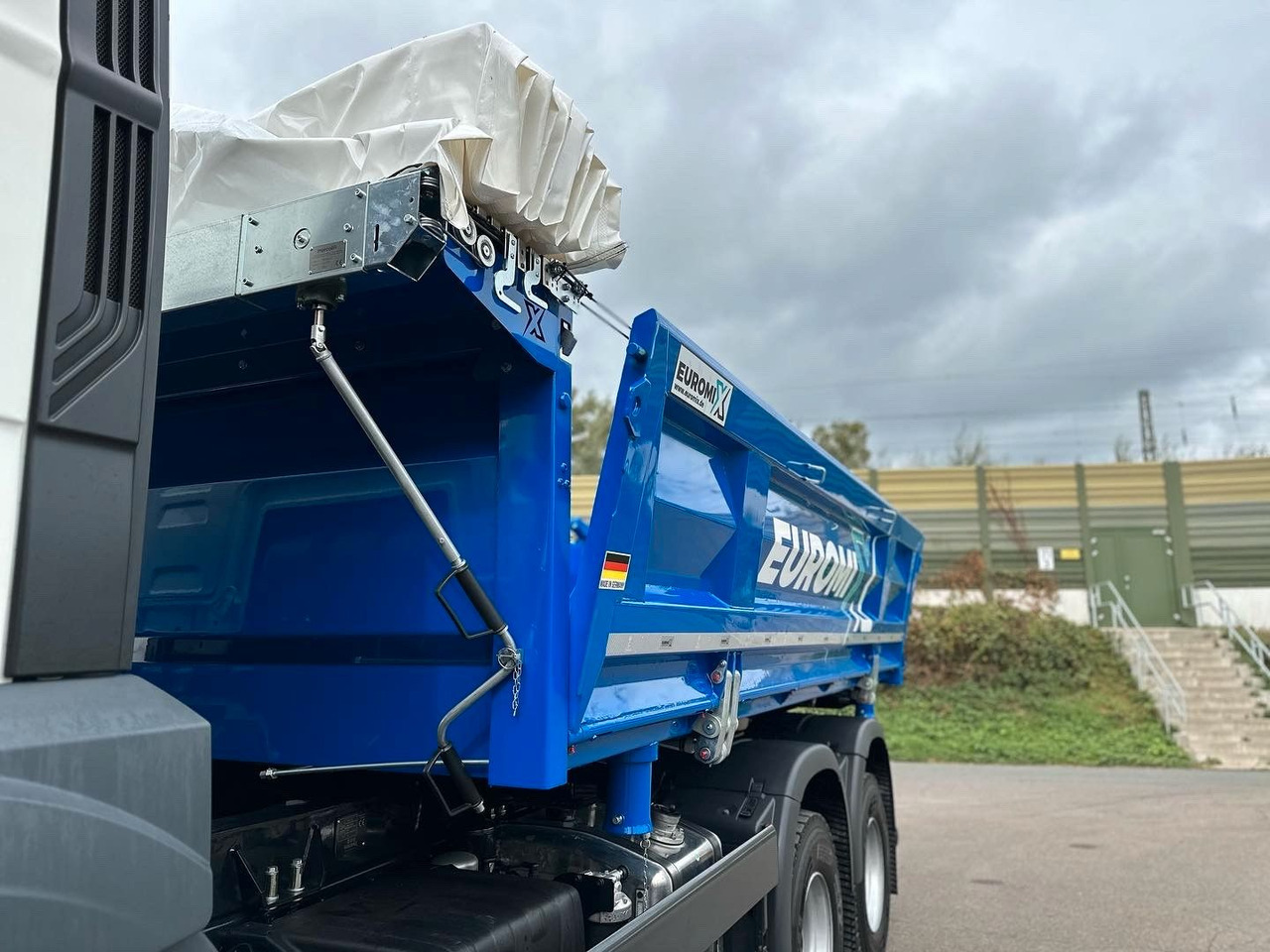 Tipper MAN TGS 33.440 6x6 /Euro6 3-Seiten-Kipper EuromixMTP: picture 17