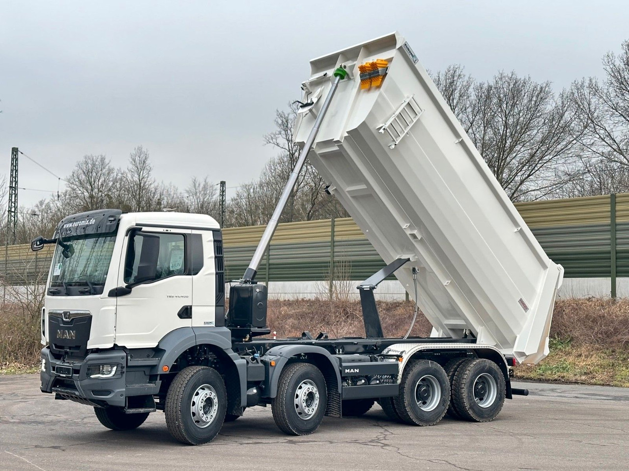 MAN TGS 41.400 8x4 / EUROMIX MTP 20m³/ EURO 5 MAN TGS 41.400 8x4 / EUROMIX MTP 20m³/ EURO 5 - Tipper: picture 3 MAN TGS 41.400 8x4 / EUROMIX MTP 20m³/ EURO 5 MAN TGS 41.400 8x4 / EUROMIX MTP 20m³/ EURO 5 - Tipper: picture 3