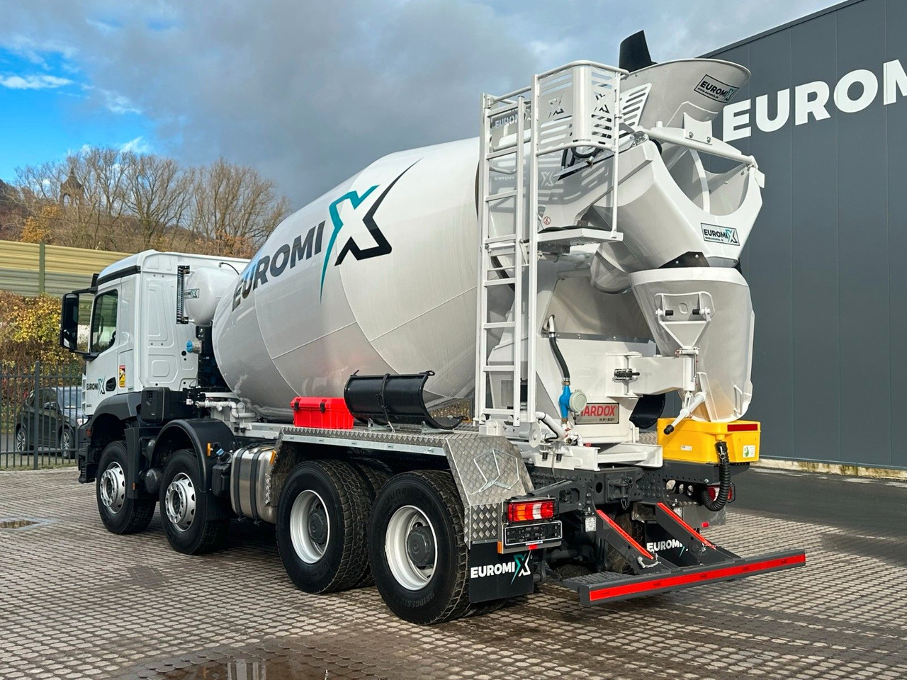 Mercedes-Benz Arocs 5 3540 8x4 EURO 6e EuromixMTP EM 9 L Mercedes-Benz Arocs 5 3540 8x4 EURO 6e EuromixMTP EM 9 L - Concrete mixer truck: picture 4 Mercedes-Benz Arocs 5 3540 8x4 EURO 6e EuromixMTP EM 9 L Mercedes-Benz Arocs 5 3540 8x4 EURO 6e EuromixMTP EM 9 L - Concrete mixer truck: picture 4