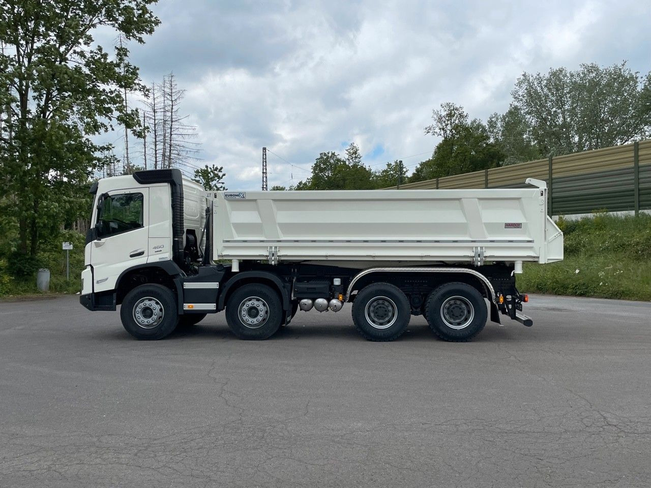 Volvo FMX 460 8x4 / WECHSELSYSTEM KIPPER+MISCHER Volvo FMX 460 8x4 / WECHSELSYSTEM KIPPER+MISCHER - Concrete mixer truck: picture 3 Volvo FMX 460 8x4 / WECHSELSYSTEM KIPPER+MISCHER Volvo FMX 460 8x4 / WECHSELSYSTEM KIPPER+MISCHER - Concrete mixer truck: picture 3