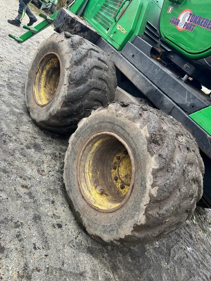 Forwarder John Deere 1010 E: picture 17