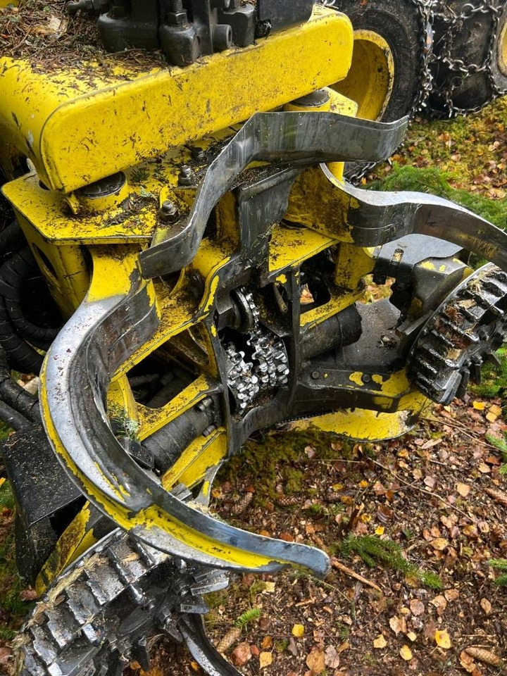Forestry harvester John Deere 1070G: picture 22