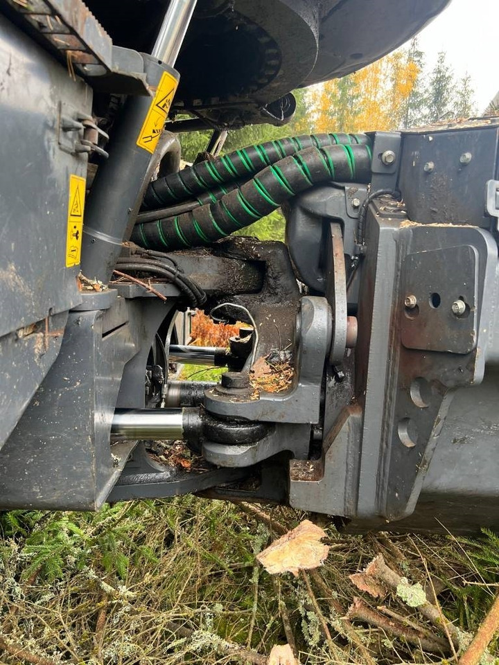 Forestry harvester John Deere 1070G: picture 17