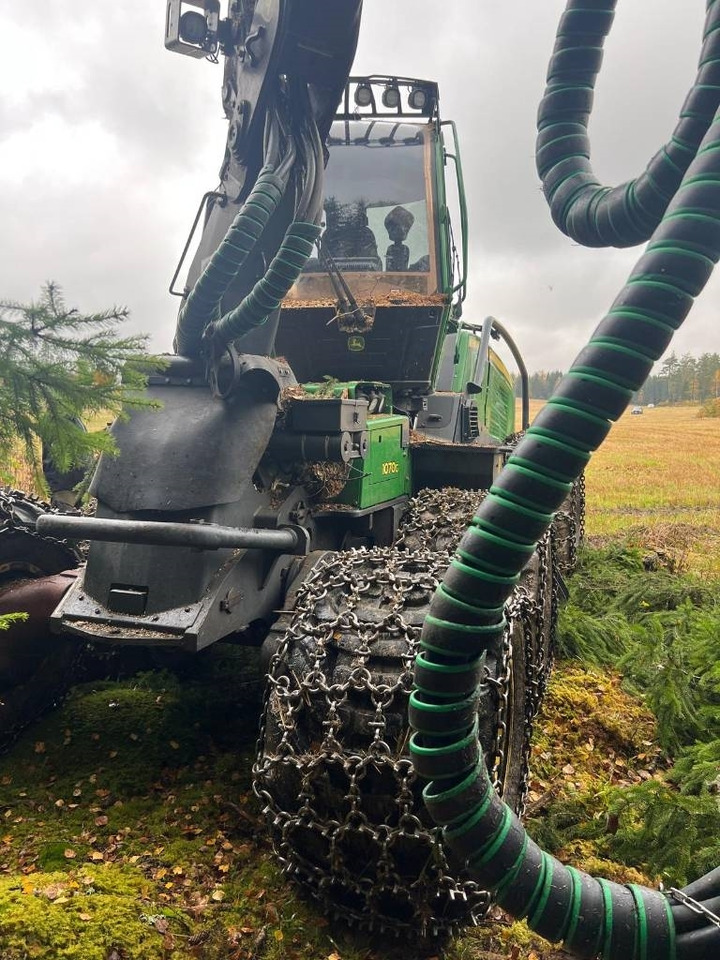 Forestry harvester John Deere 1070G: picture 14