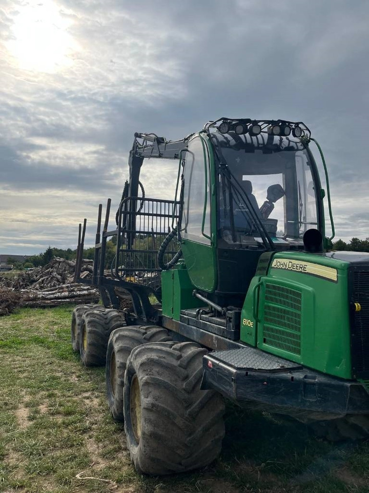 John Deere 810 E - Forwarder: picture 3 John Deere 810 E - Forwarder: picture 3