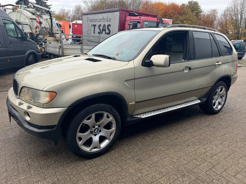 BMW X5 **3.0-PETROL-ESSENCE** - SUV: picture 1 BMW X5 **3.0-PETROL-ESSENCE** - SUV: picture 1