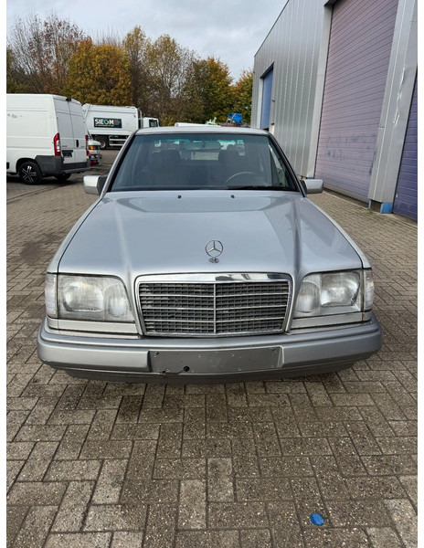 Mercedes-Benz 200-serie **W124-BELGIAN CAR** - Sedan: picture 2 Mercedes-Benz 200-serie **W124-BELGIAN CAR** - Sedan: picture 2