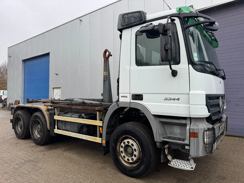 Mercedes-Benz Actros 3344 **BELGIAN TRUCK-3PED-BLUETEC 5-TOPSHAPE** - Hook lift truck: picture 4 Mercedes-Benz Actros 3344 **BELGIAN TRUCK-3PED-BLUETEC 5-TOPSHAPE** - Hook lift truck: picture 4