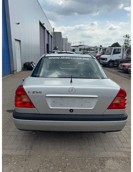 Mercedes-Benz C-Klasse **C250DIESEL+AIRCO** - Sedan: picture 5 Mercedes-Benz C-Klasse **C250DIESEL+AIRCO** - Sedan: picture 5