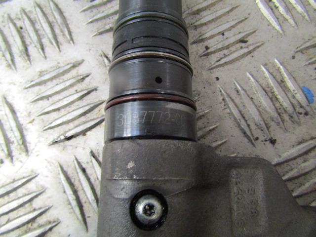 CUMMINS M11 INJECTORS (6) P/NO 3087772 - Fuel processing/ Fuel delivery for Truck: picture 3 CUMMINS M11 INJECTORS (6) P/NO 3087772 - Fuel processing/ Fuel delivery for Truck: picture 3