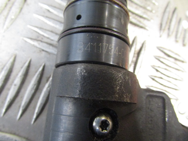 CUMMINS M11 INJECTORS P/NO 3411754 CC SET OF 6 - Fuel processing/ Fuel delivery for Truck: picture 3 CUMMINS M11 INJECTORS P/NO 3411754 CC SET OF 6 - Fuel processing/ Fuel delivery for Truck: picture 3