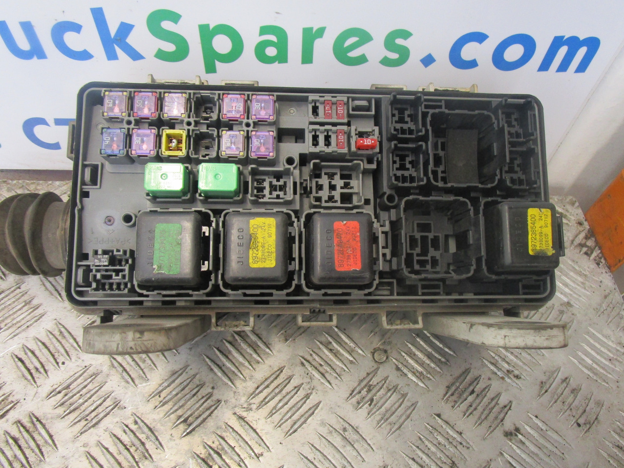 ISUZU N75 4HK1 FUSE BOARD/RELAYS (OUTER) - Cab and interior for Truck: picture 1 ISUZU N75 4HK1 FUSE BOARD/RELAYS (OUTER) - Cab and interior for Truck: picture 1