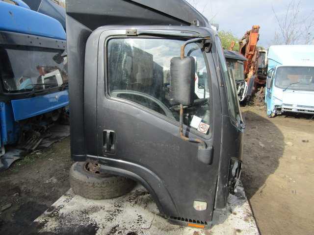 ISUZU N75 CAB (2010) - Cab for Truck: picture 2 ISUZU N75 CAB (2010) - Cab for Truck: picture 2