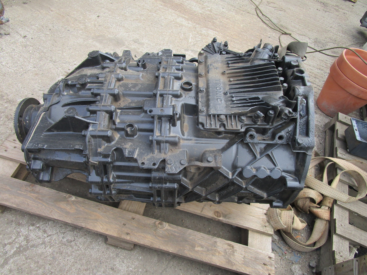 MAN ZF ASTRONIC GEARBOX TYPE 12AS2330TD - Gearbox for Truck: picture 2 MAN ZF ASTRONIC GEARBOX TYPE 12AS2330TD - Gearbox for Truck: picture 2