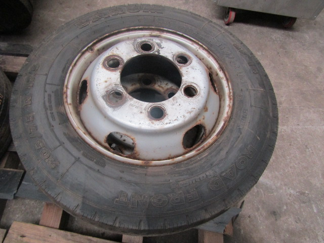 MITSUBISHI FUSO (6) WHEELS AND TYRES 205/75/17.5 8-10MM TREAD 32MM HOLES SET OF 6 - Tire for Truck: picture 3 MITSUBISHI FUSO (6) WHEELS AND TYRES 205/75/17.5 8-10MM TREAD 32MM HOLES SET OF 6 - Tire for Truck: picture 3
