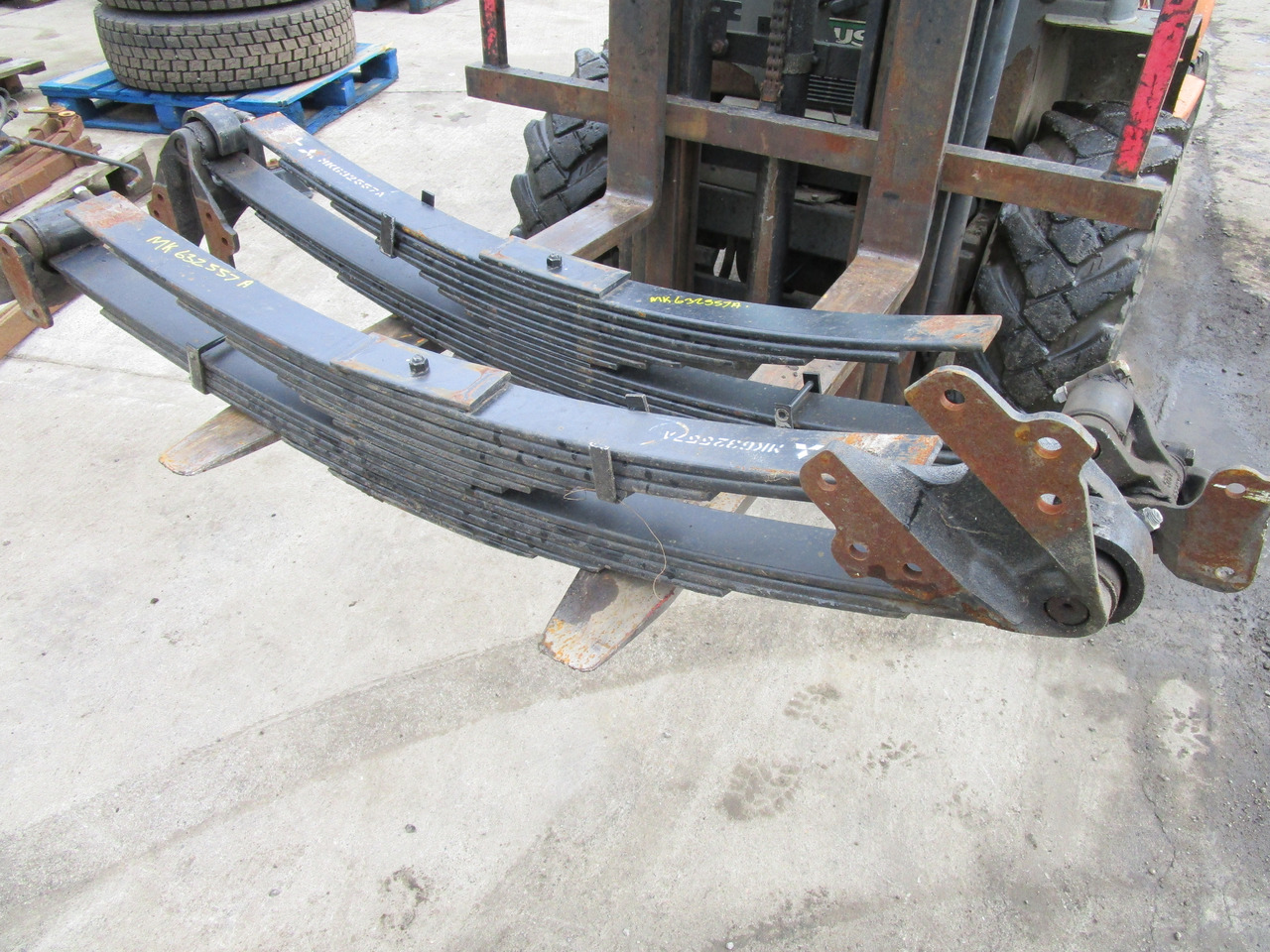 MITSUBISHI FUSO 8T REAR SPRINGS MK632557 - Suspension for Truck: picture 4 MITSUBISHI FUSO 8T REAR SPRINGS MK632557 - Suspension for Truck: picture 4