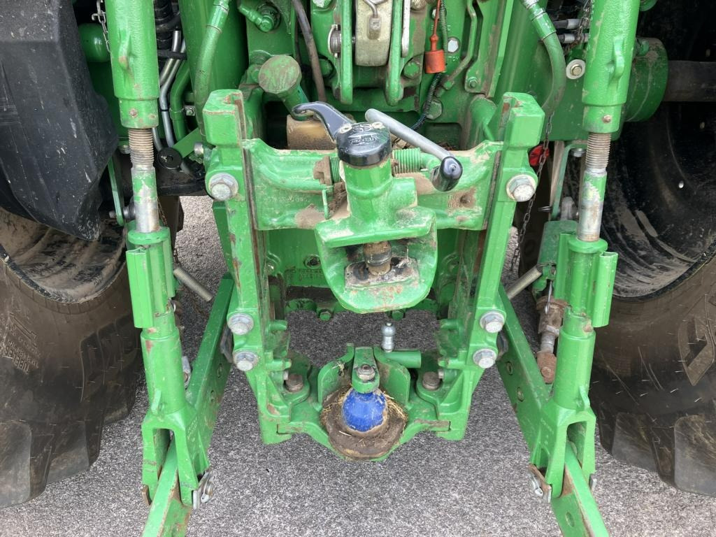 Farm tractor John Deere 6215R: picture 30