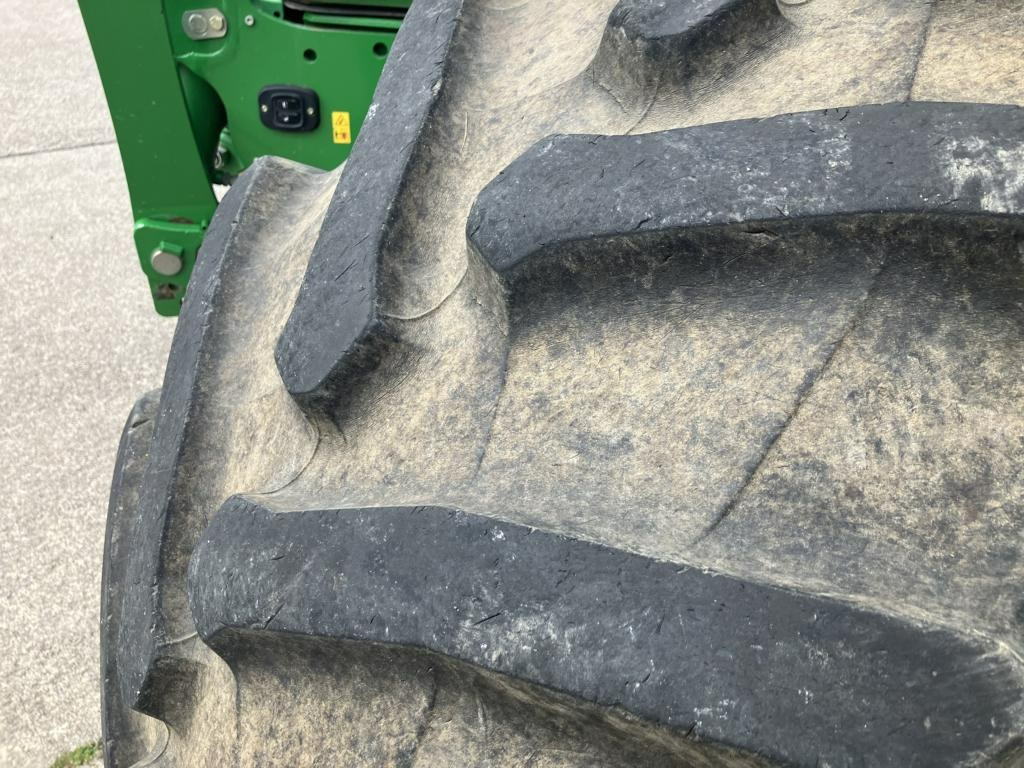 Farm tractor John Deere 6215R: picture 20