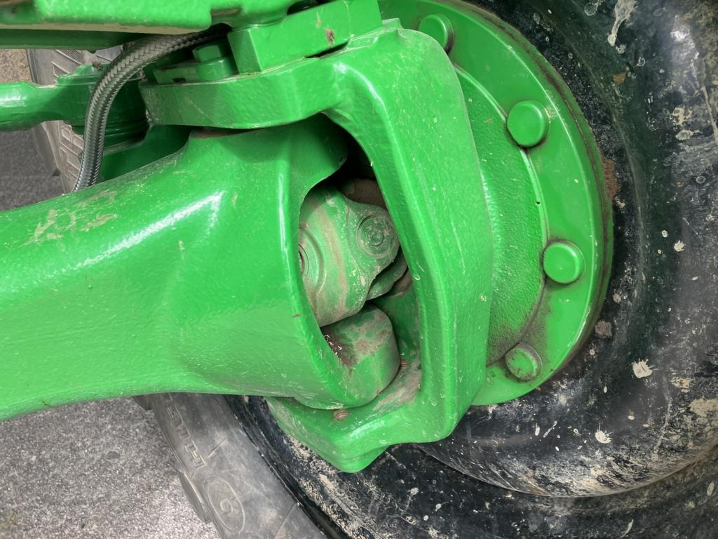 Farm tractor John Deere 6215R: picture 16