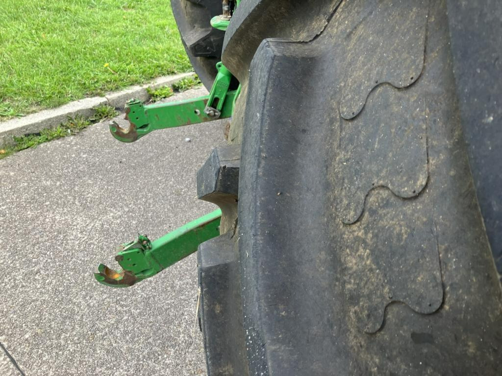 Farm tractor John Deere 6215R: picture 24