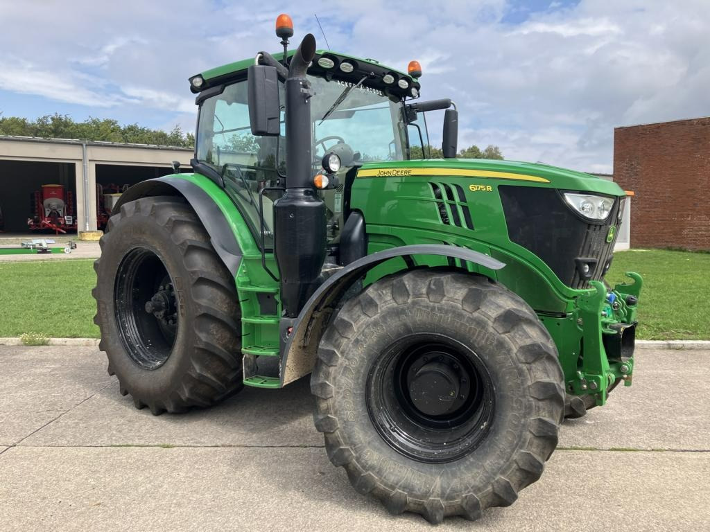 Farm tractor John Deere 6215R: picture 33
