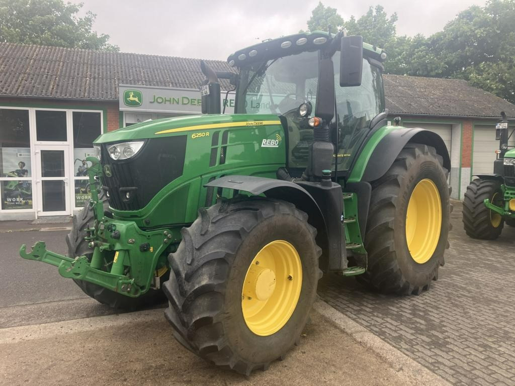John Deere 6250R - Farm tractor: picture 1 John Deere 6250R - Farm tractor: picture 1