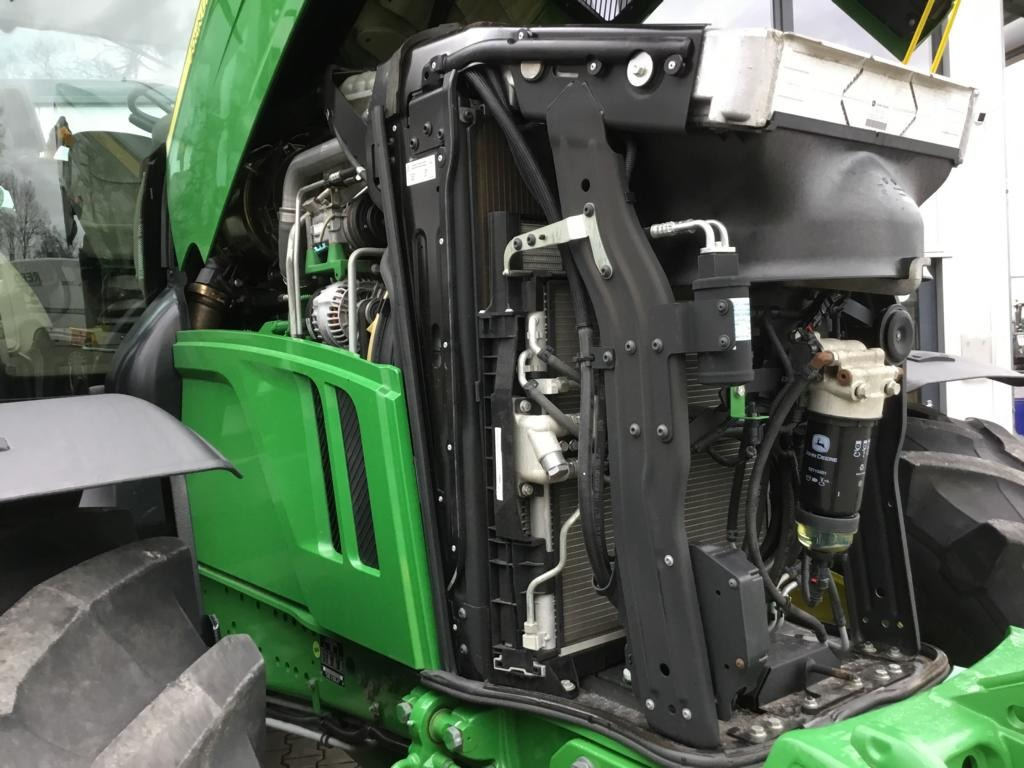 John Deere 6250R - Farm tractor: picture 3 John Deere 6250R - Farm tractor: picture 3