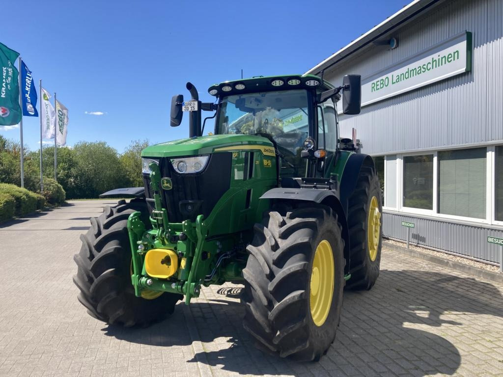 John Deere 6R215 - Farm tractor: picture 1 John Deere 6R215 - Farm tractor: picture 1