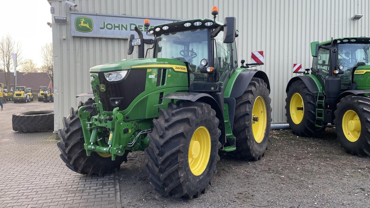 John Deere 6R215 - Farm tractor: picture 1 John Deere 6R215 - Farm tractor: picture 1