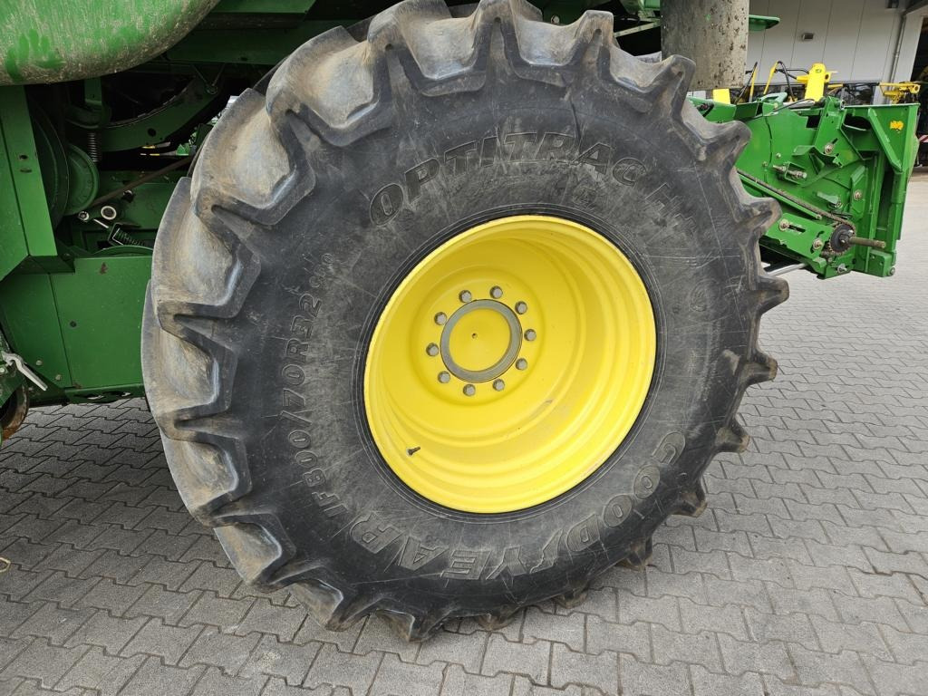 Combine harvester John Deere T560I: picture 8