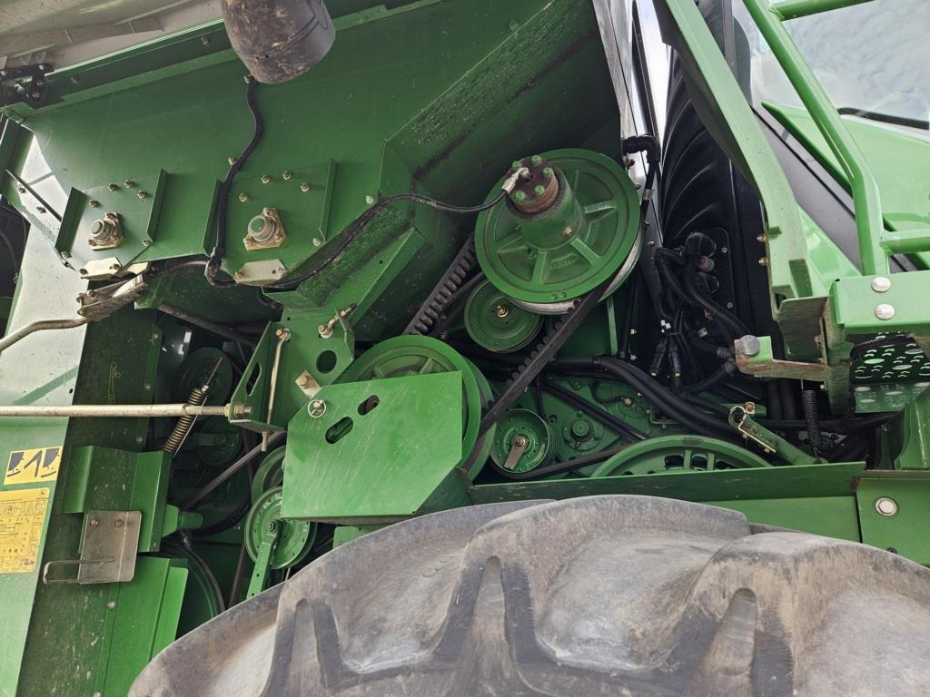 Combine harvester John Deere T560I: picture 27