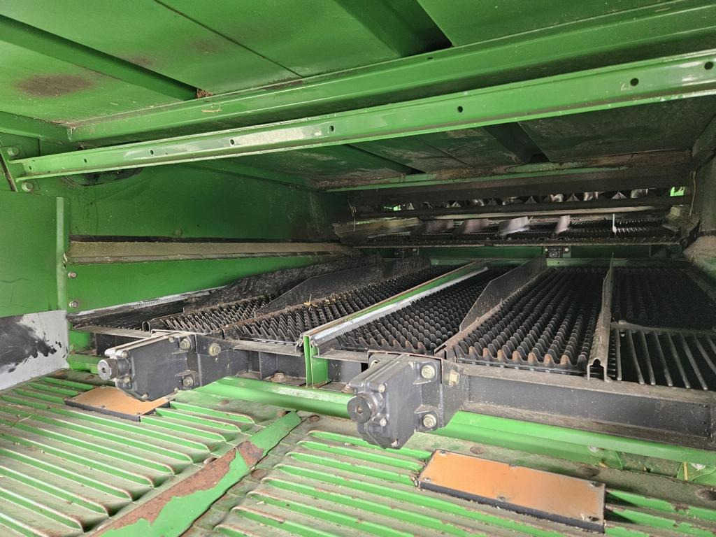 Combine harvester John Deere T560I: picture 10