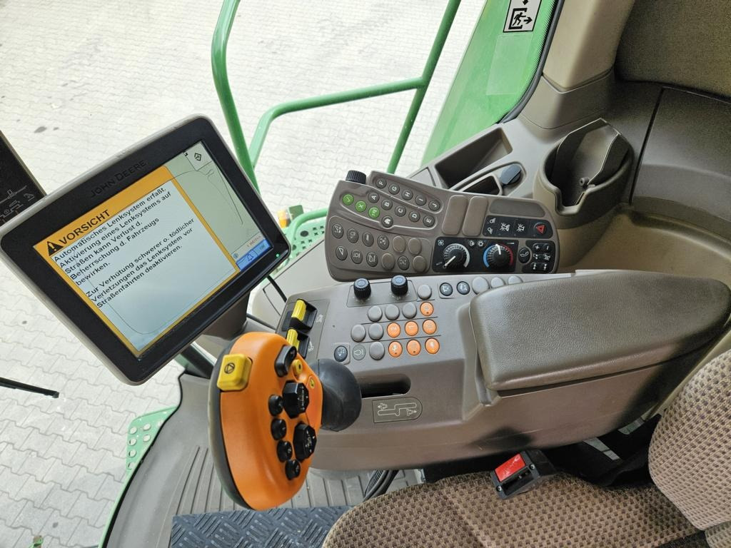 Combine harvester John Deere T560I: picture 36