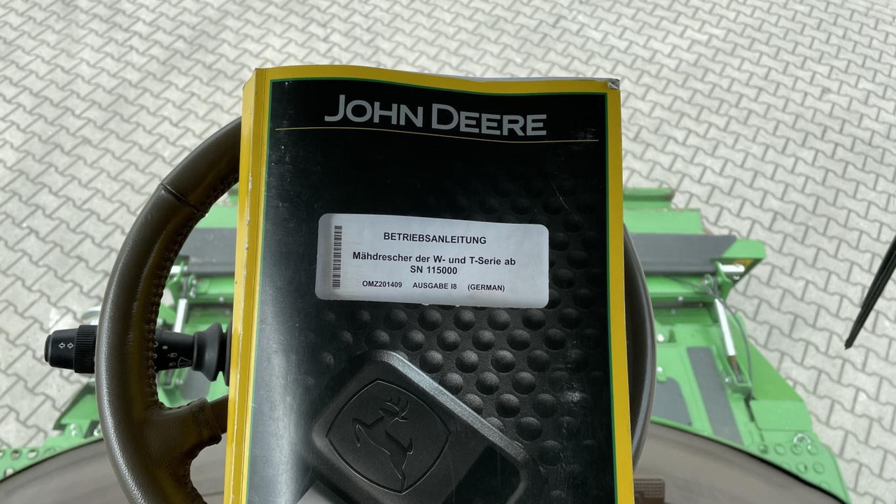 John Deere T660 - Combine harvester: picture 2 John Deere T660 - Combine harvester: picture 2