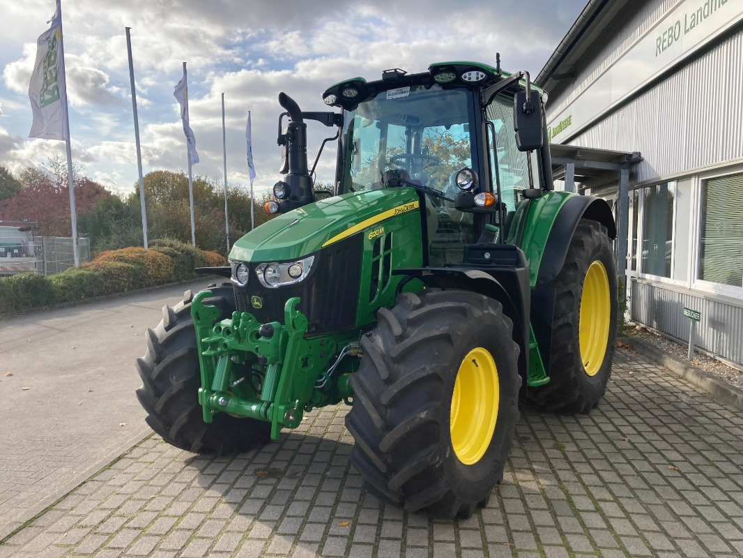 John Deere TRAKTOR 6120M MIT KABINE - Farm tractor: picture 1 John Deere TRAKTOR 6120M MIT KABINE - Farm tractor: picture 1